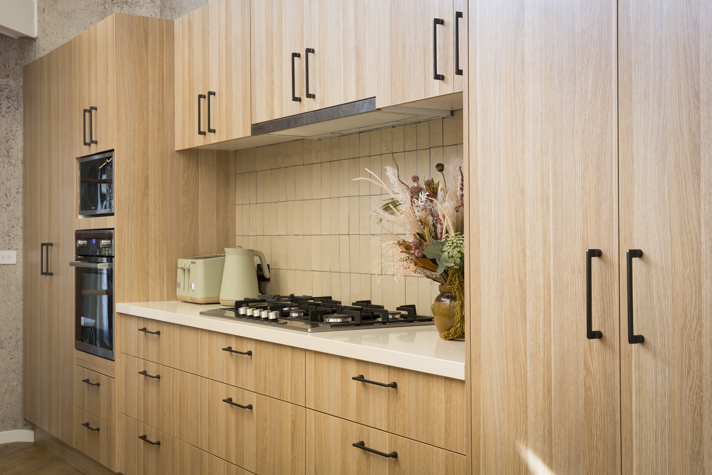 MA041_CABINETS Horizontal Dale Vine's Xpress Kitchen