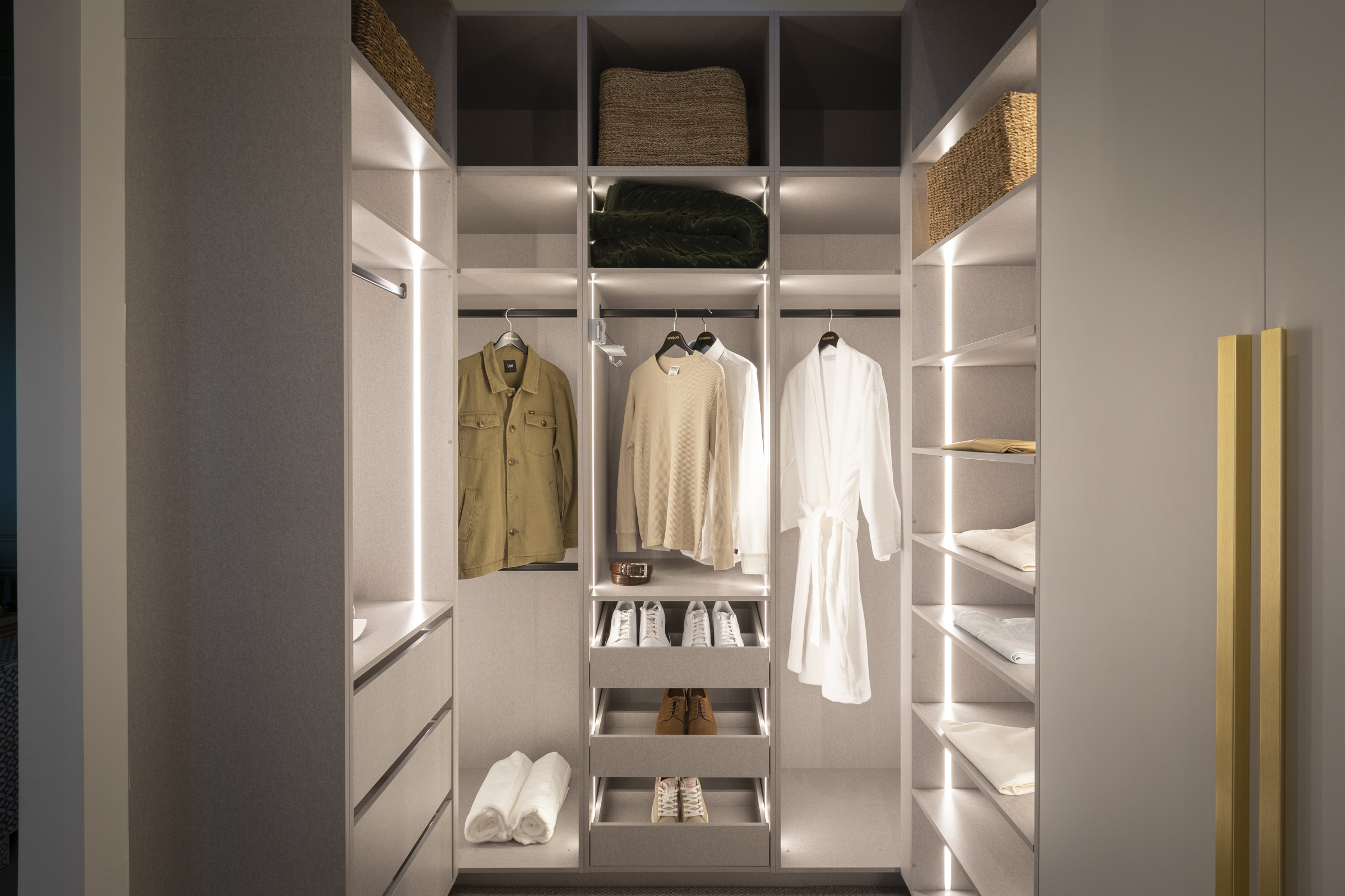 Discovering the Perfect Standard Closet Size for Your Space