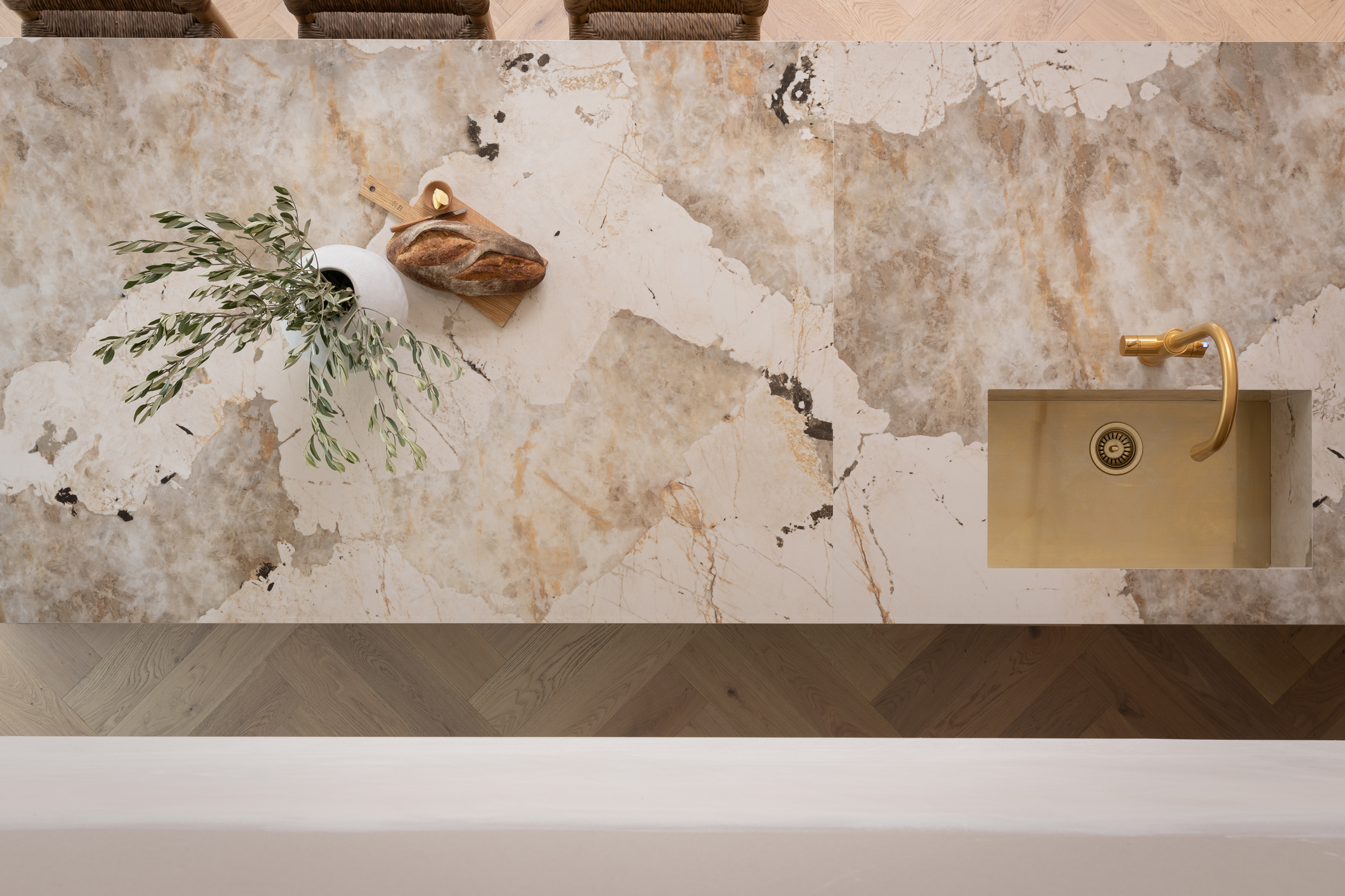 MA154 cottage kitchen island with marble benchtop