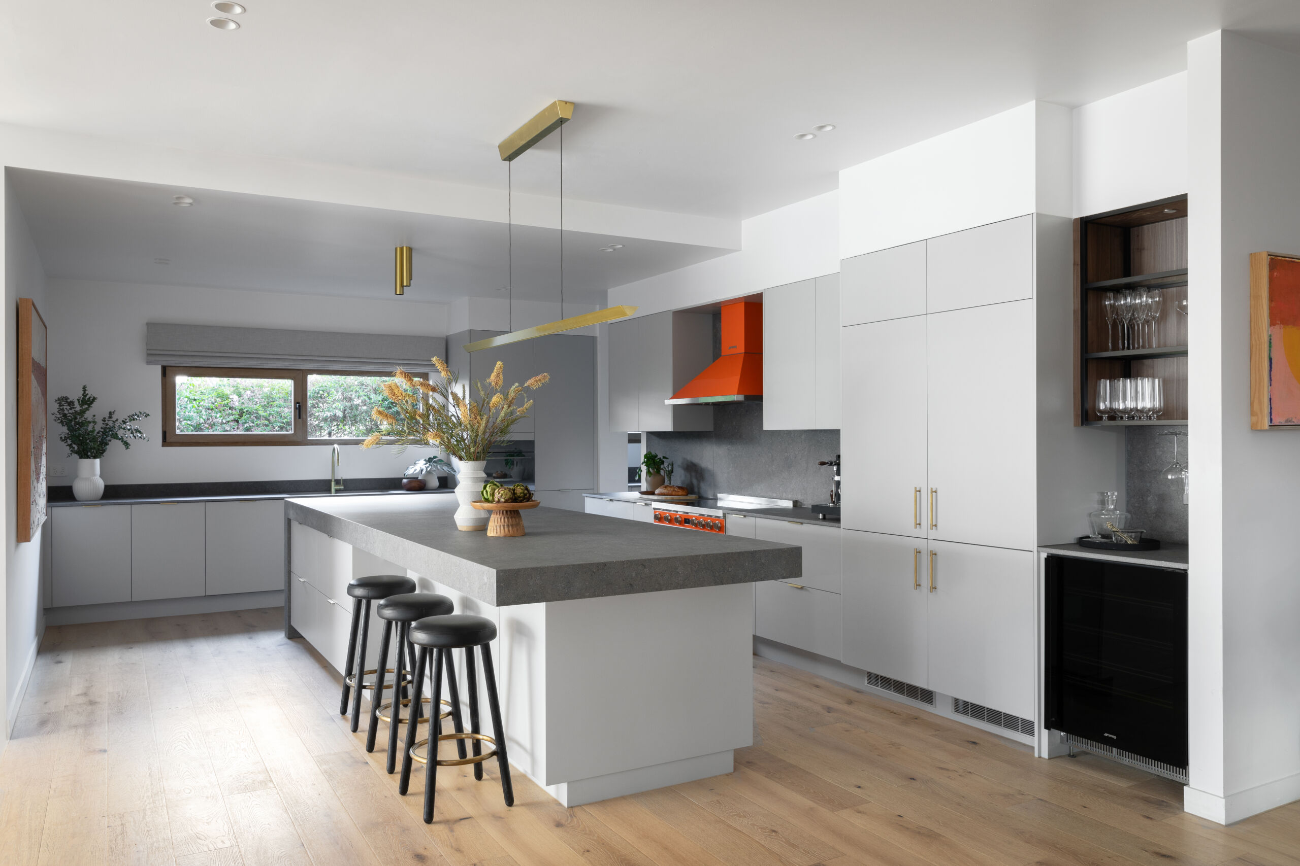 Kitchen of the Week: Creamy White, Wood and Brass in an Open Plan