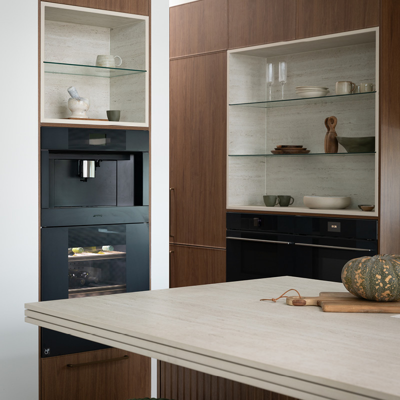 susan-hasler-11 Timber look kitchen with island bench and cooking appliances